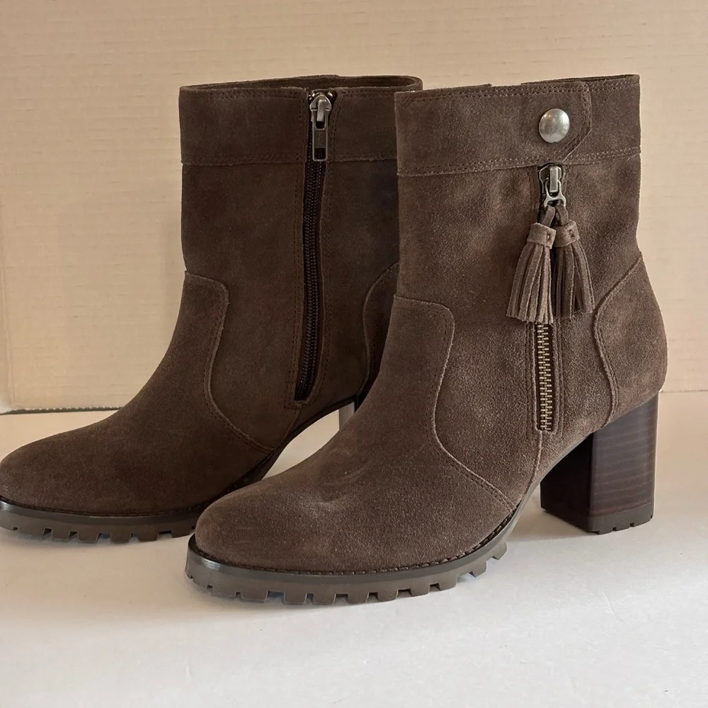 Johnston & Murphy Women's NWOT Brown Suede Ankle Boots SZ 7